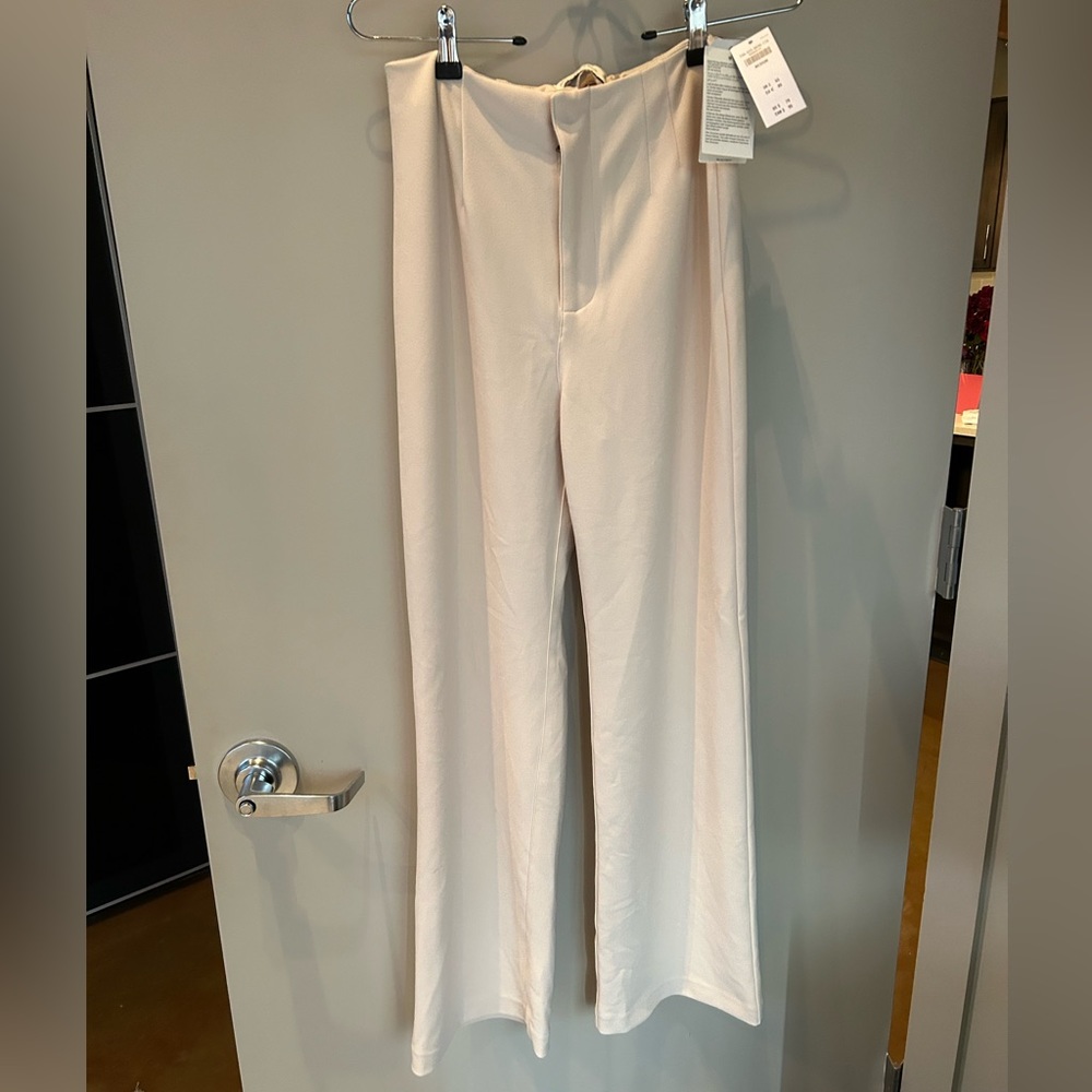 NWT A&F Tailored Pant in Cream, size M